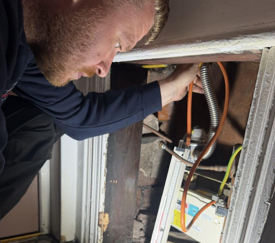 Stephen McNamara carrying out a timed gas tightness test as part of a CP12 landlord gas safety check
